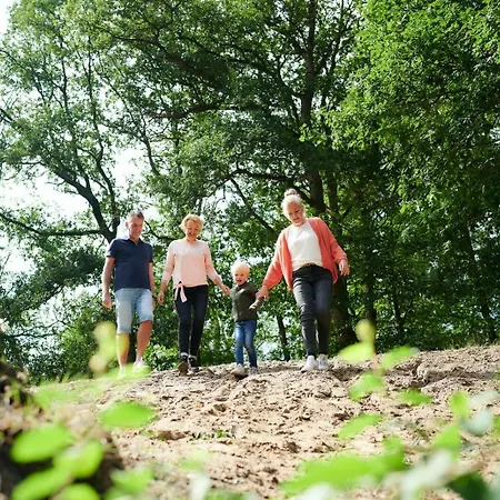 Familiechalet - Veluwe - Zwembad - Gratis Parkeren בקתה *