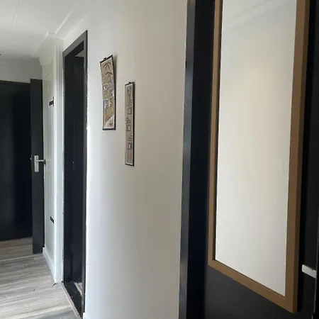 Familiechalet - Veluwe - Zwembad - Gratis Parkeren בקתה *