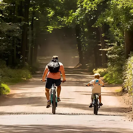 Familiechalet - Veluwe - Zwembad - Gratis Parkeren בקתה *