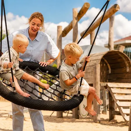 Familiechalet - Veluwe - Zwembad - Gratis Parkeren בקתה *